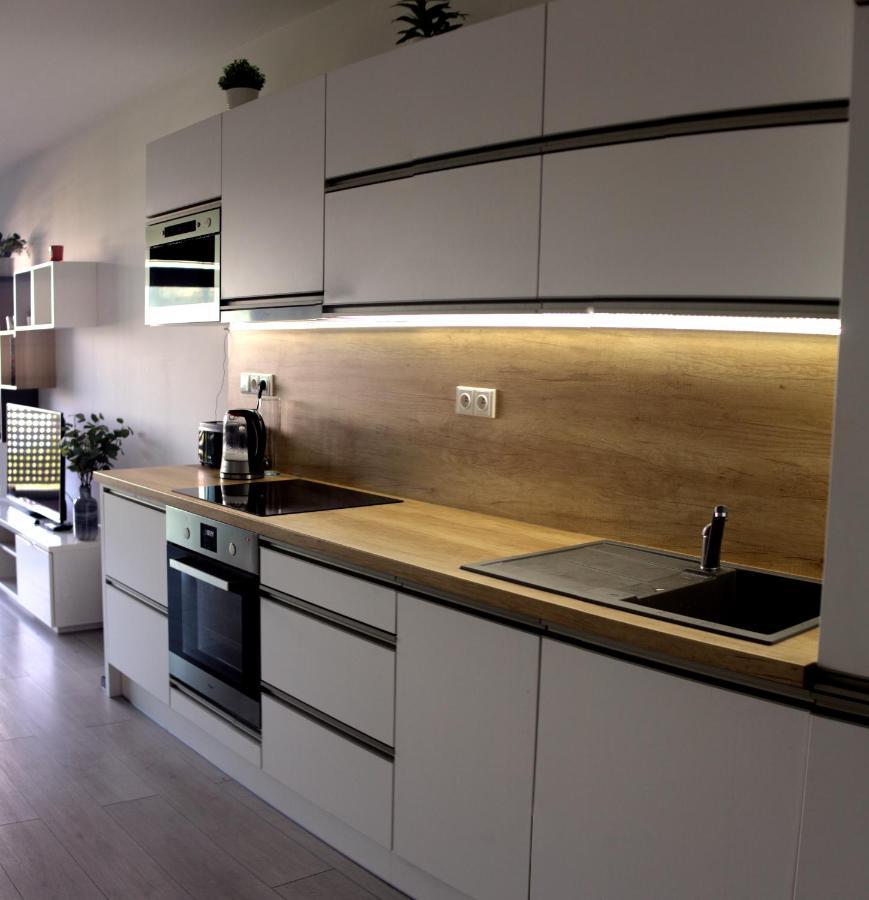 New 1 Bdr, W/Private Parking Leilighet Bratislava Eksteriør bilde